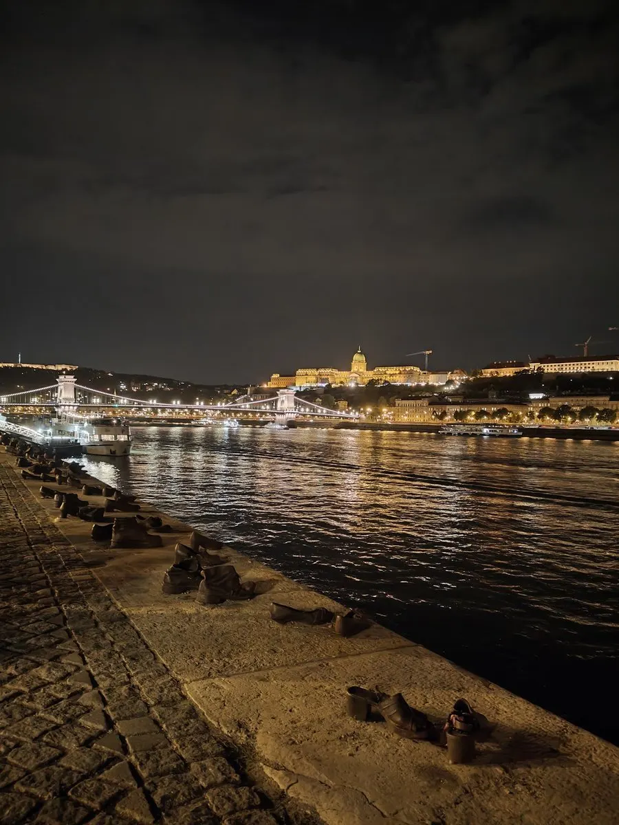 The shoe memorial along the Danube River